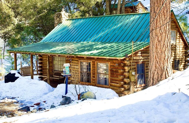 *** Mangez du bacon et de la crème glacée dans une cabane en rondins! *** Meilleur rapport qualité-prix et commodités à PMC!