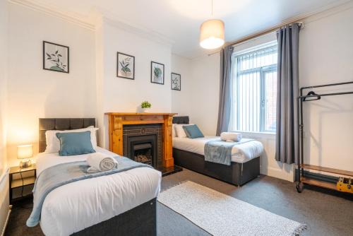 Eat, Stroll, Stay in a Spacious 4-Bed Home in Sheffield