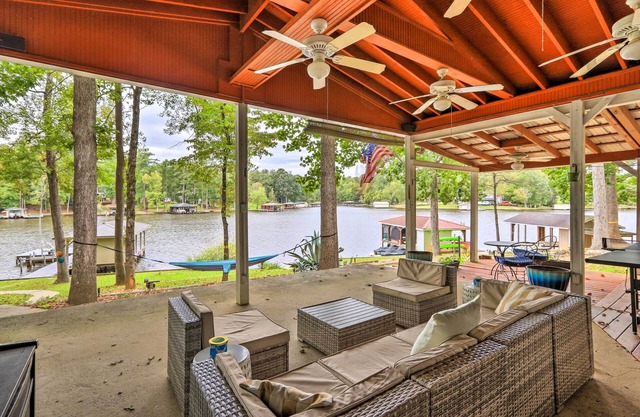 Eatonton Getaway on Lake Sinclair w/ Dock!