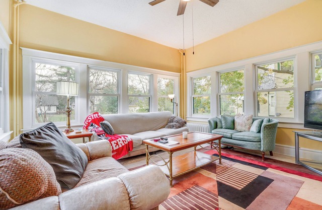 Eau Claire Retreat: Close to Chippewa Riverfront!