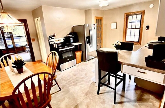Eau Claire’s south side, Sunroom, 3BR,4 beds, 1BA