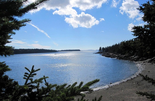 «Ebb and Flow 'une lumière et aéré balnéaire rendez-vous loin à Crescent Beach