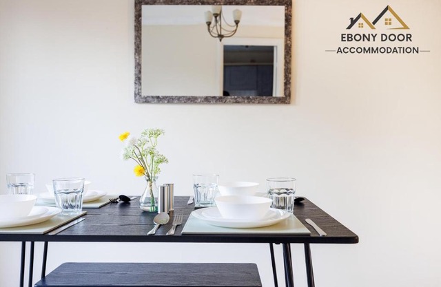 Ebony Door Accommodation Charming 3 Bedroom House Thurrock Sleeps 6