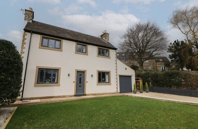 EBORACUM, family friendly, with open fire in Hathersage