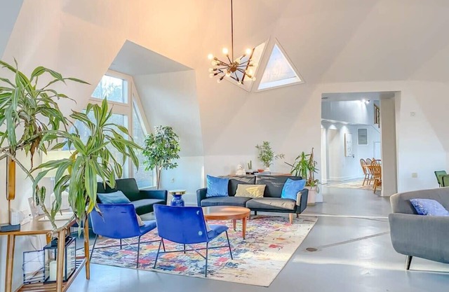Eccentric Geodesic Dome-Home! Near Downtown Hville