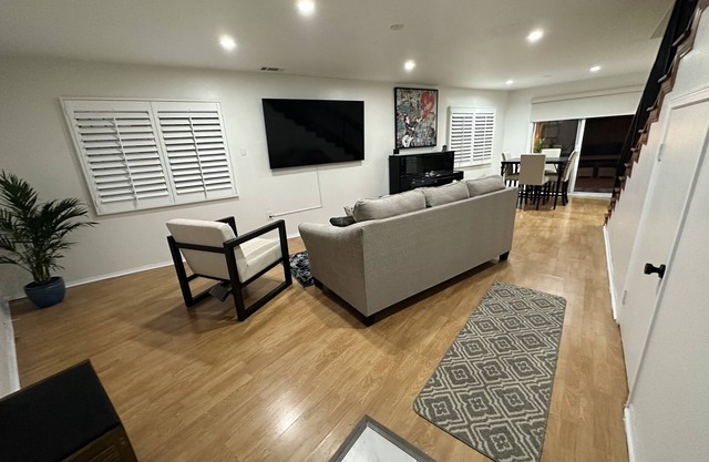 Echo House - Genuine L.A. home minutes from Dodger Stadium, DTLA, and Hollywood.
