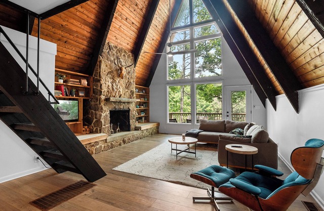 Echo Point -Pet-Friendly! Cozy cabin located near Duncan Bridge Marina!