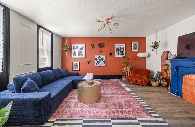 Eclectic Home - Pool Table & Games - Near Downtown