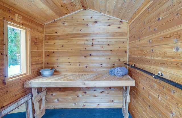 Eclectic Interlochen Cottage w/ Sauna - Near Golf