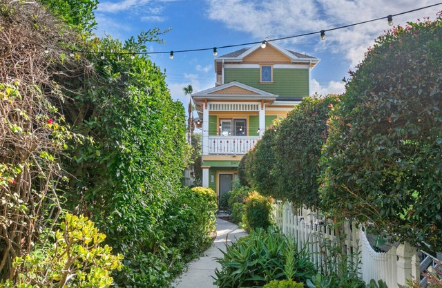 Eclectic studio in the heart of South Park!