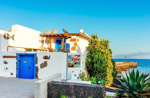 Eco Fishermans Cottage luxuriant en bord de mer, port paisible/plage de sable,