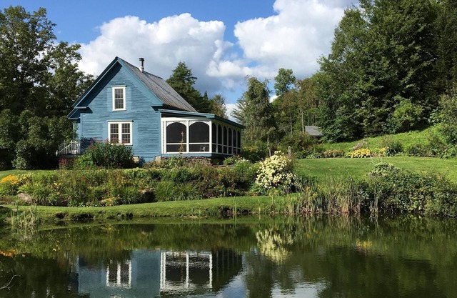 Charmante ferme rustique avec étang de baignade, cascade, jardins et sentiers
