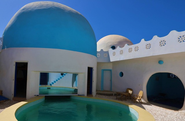 Maison d'hôtes écolo avec 4 suites et double piscine à 2 pas de la plage