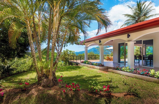 Eco-Luxurious Villa 4bdr - 5 min to the Beach