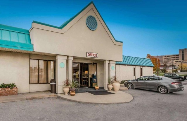 Econo Lodge Altoona I-99