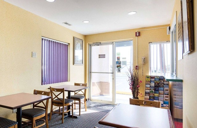 Econo Lodge Fredericksburg near I-95