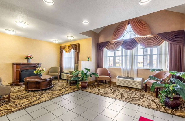 Econo Lodge Inn & Suites Evansville