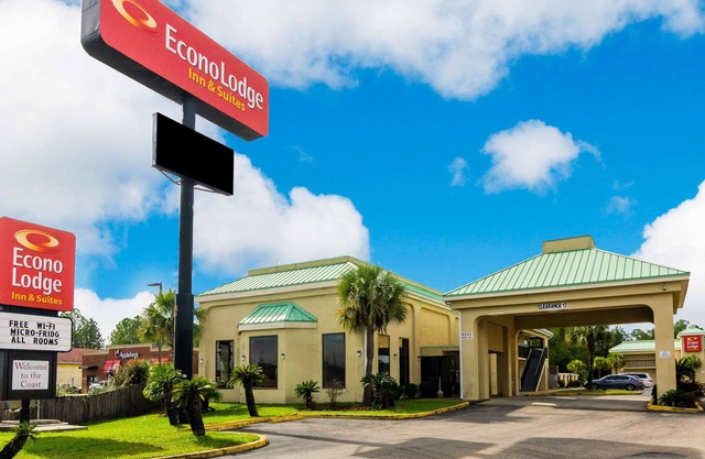 Econo Lodge Inn & Suites