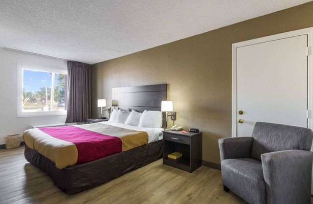 Econo Lodge Little Creek