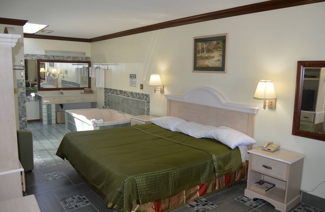 Economy Inn - Akron