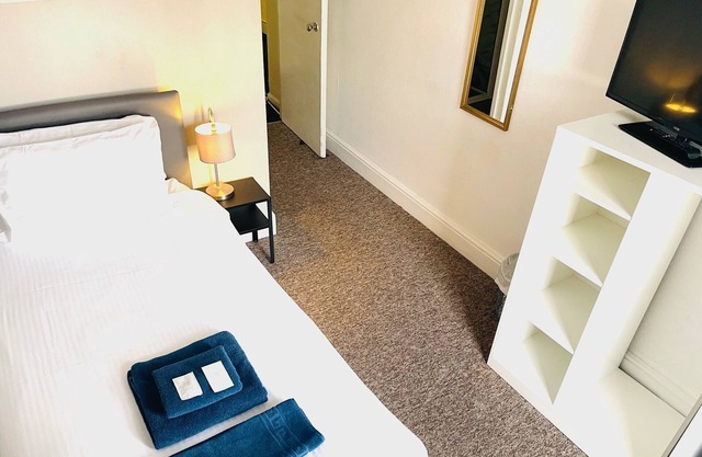 Chambre Simple-Economie-Salle de bain et douche