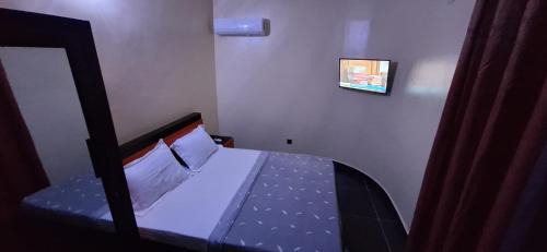 Economy Twin Beds in Royal Blue Guest House and Bar