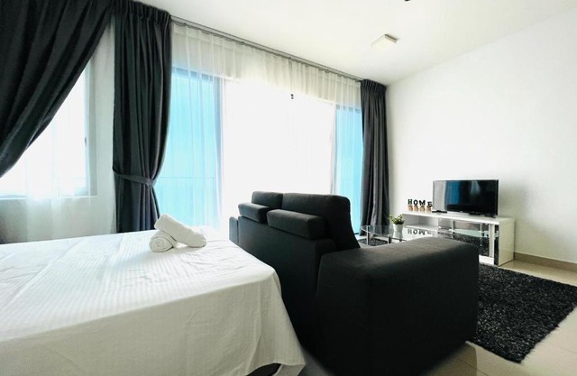 ECOZY SUITE 3 - Trefoil Setia Alam Near Setia City Mall & Setia Convention Centre