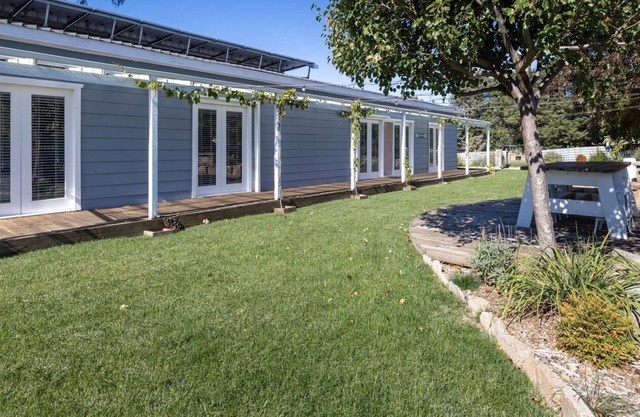 Edelweiss Cottage set in a great garden with outdoor dining