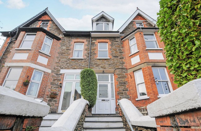 EDEN HOUSE, family friendly, with open fire in Lynton