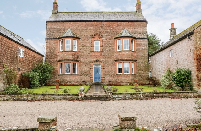 Maison Eden, EDENHALL