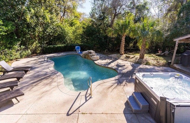 Eden Oasis ~ Hot Tub, Pool, 2 King Suites, Kids Room, PS4