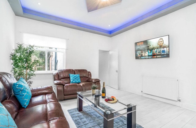 Edgbaston Luxe Townhouse - Parking - Terrace