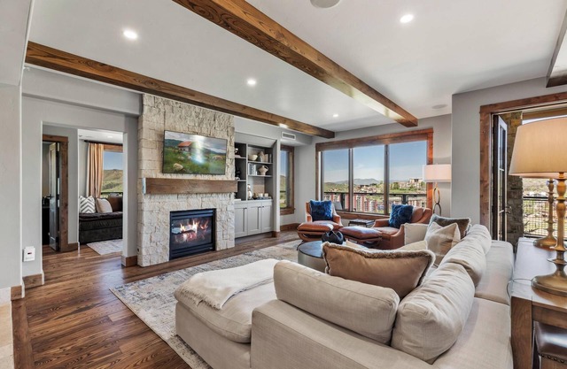 Edgemont 2301 Luxury Mountain Condo with Backdoor Ski Access!