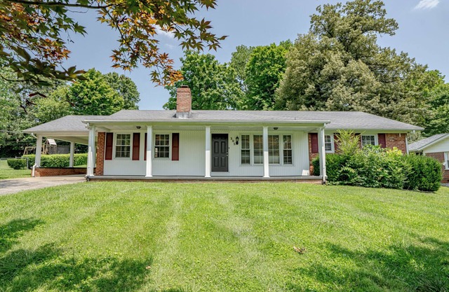 4-bedroom house in charming Elizabethtown near Ft. Knox & Louisville