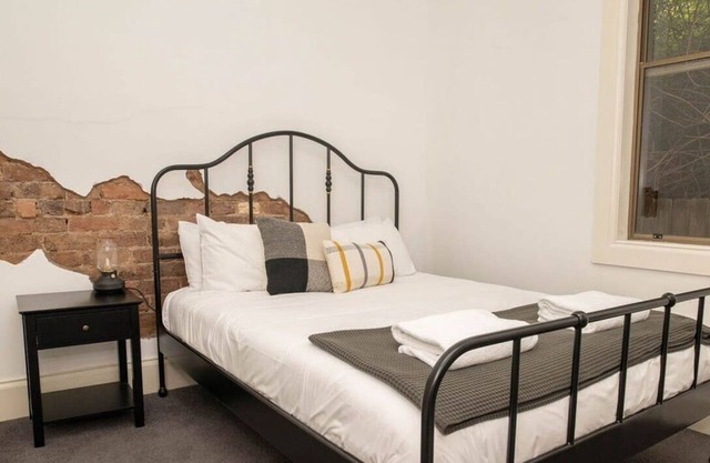 Cute & Cosy Cottage Close to Town | Neat & Well-Appointed