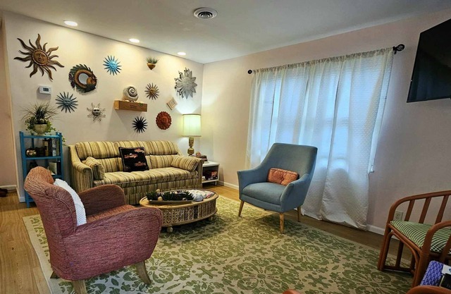 Edwards Hemingway Hideaway