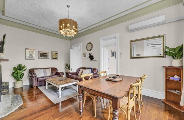 Edwina Suite II - Elegant Heritage Home