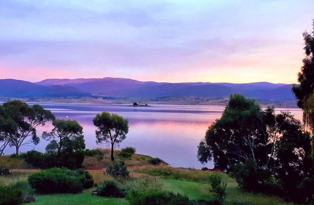 Edzell - Luxe Waterfront sur le lac Jindabyne dans les montagnes australiennes enneigées
