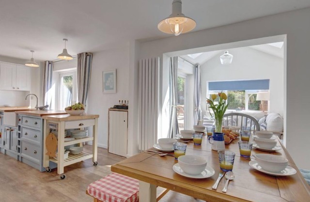 Cette retraite rurale confortable et paisible est à seulement 7 miles de la côte.