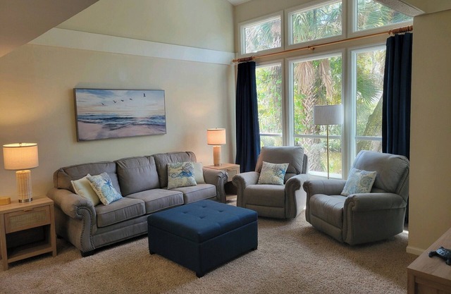 Egret’s Pointe - Sleeps 9 Amenities & POOLS included. GOLF CART