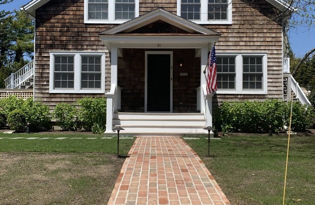 EH Village 2BR Apt Walk to Beach, Shops, & Restaurants!