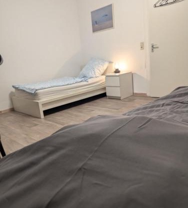 Einzelzimmer mit 2 Betten& Gemeinschaftsbad