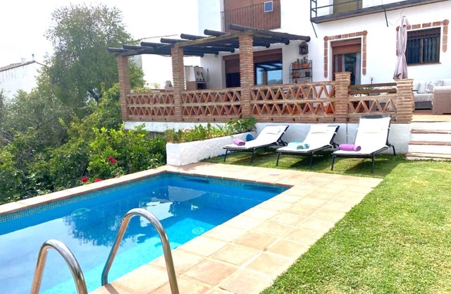 El Almendro House