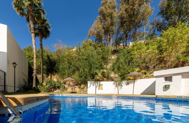 EL CANTAL - Cosy flat with communal pool near the beach and Free WiFi.
