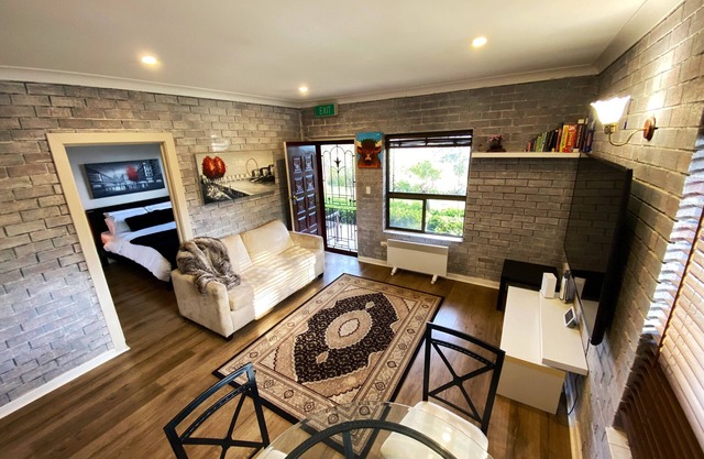 El Kadera - Cosy Flat in the Adelaide Hills