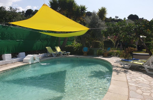 'El Nido' Maison de vacances paisible avec piscine privée et jardins. Chien amical.