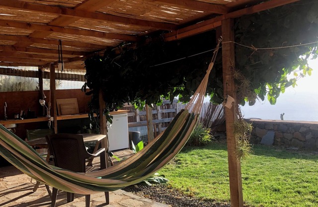 El Pajero, small country house with sea view and quiet location, close to the beach in summer