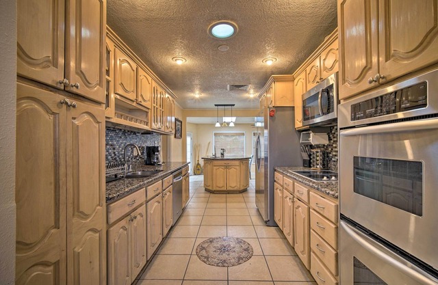 Evolve | El Paso Home w/ Grill Near Sunland Park!