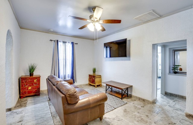 El Paso Vacation Rental ~ 6 Mi to Downtown!
