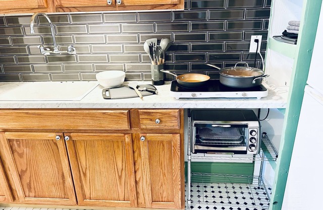 El Sol, Charming Historic Apartment with Modern Updates in Downtown Farmington
